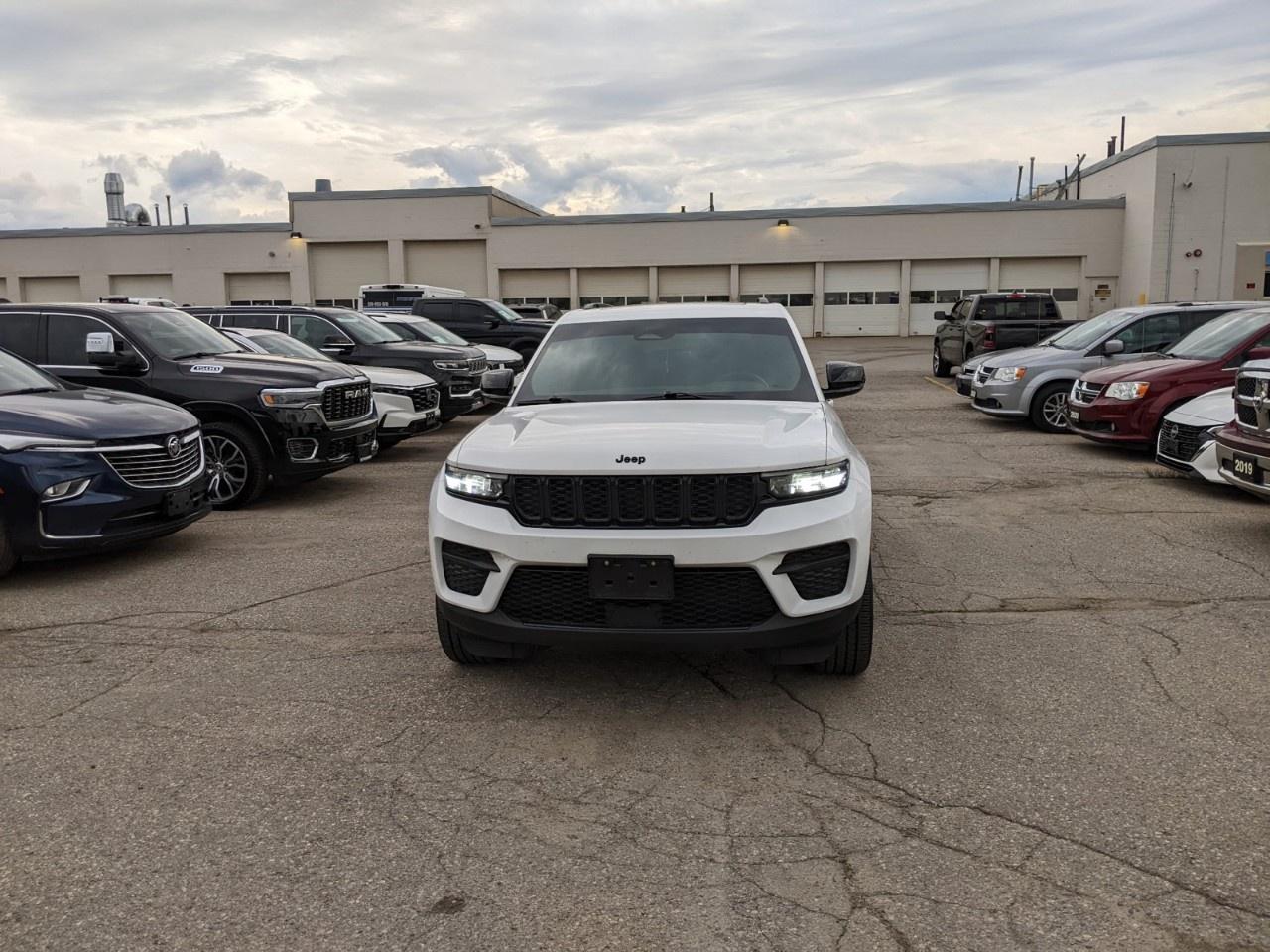 Used 2024 Jeep Grand Cherokee ALTITUDE 4X4 for sale in Kitchener, ON