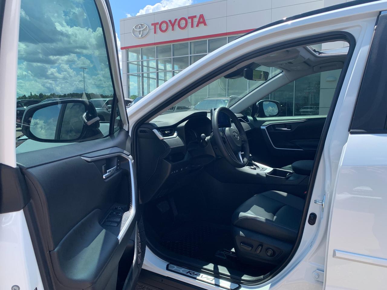 2024 Toyota RAV4 Hybrid XLE Premium Photo