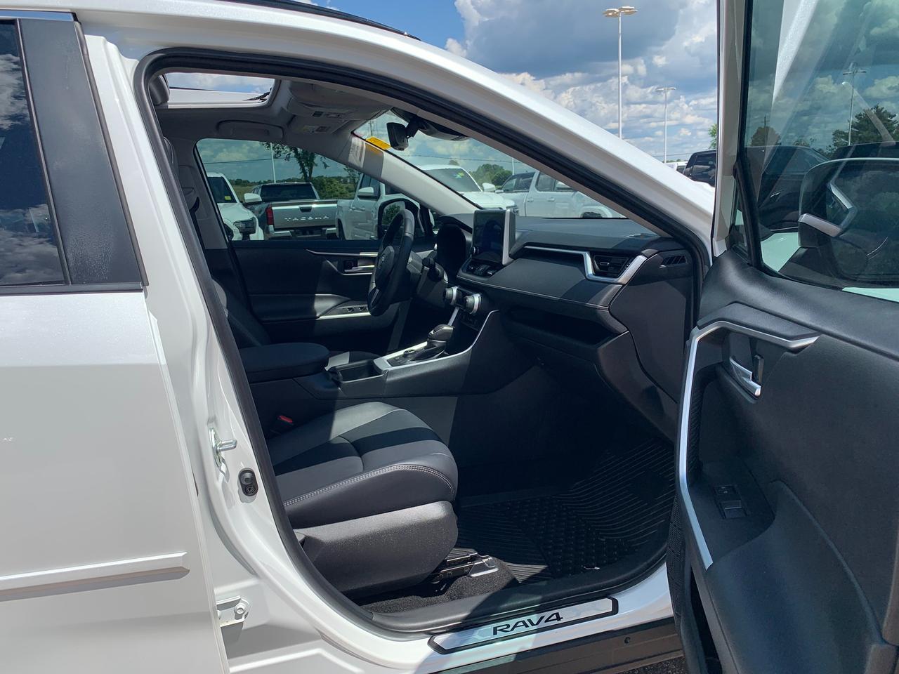 2024 Toyota RAV4 Hybrid XLE Premium Photo