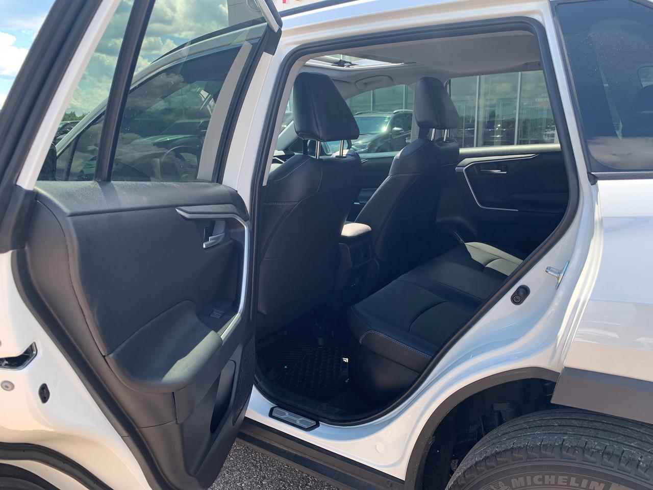 2024 Toyota RAV4 Hybrid XLE Premium Photo