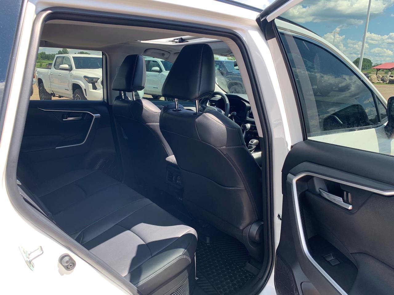 2024 Toyota RAV4 Hybrid XLE Premium Photo