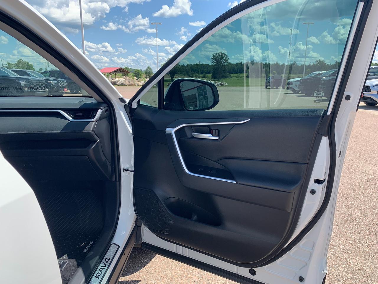 2024 Toyota RAV4 Hybrid XLE Premium Photo