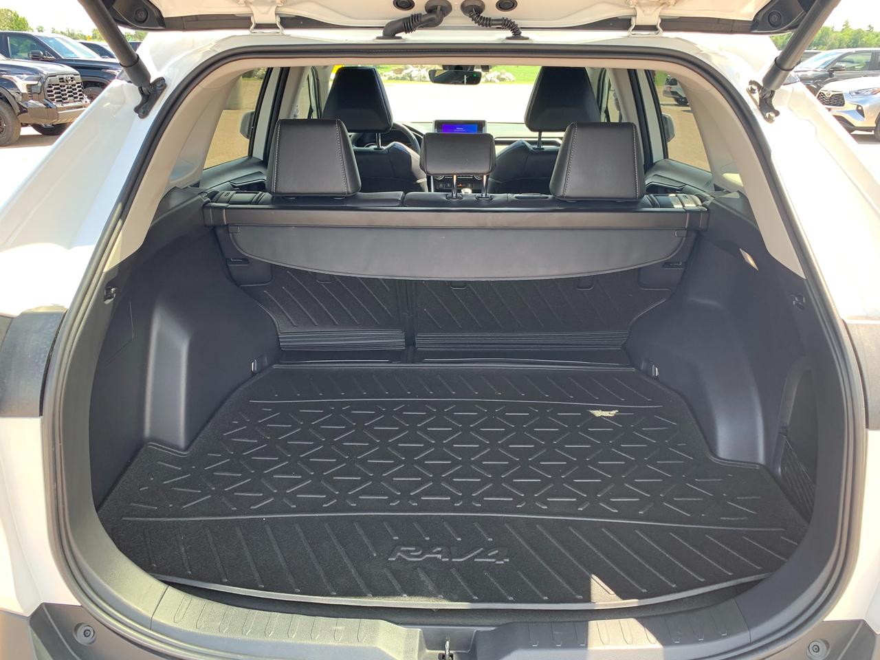 2024 Toyota RAV4 Hybrid XLE Premium Photo4