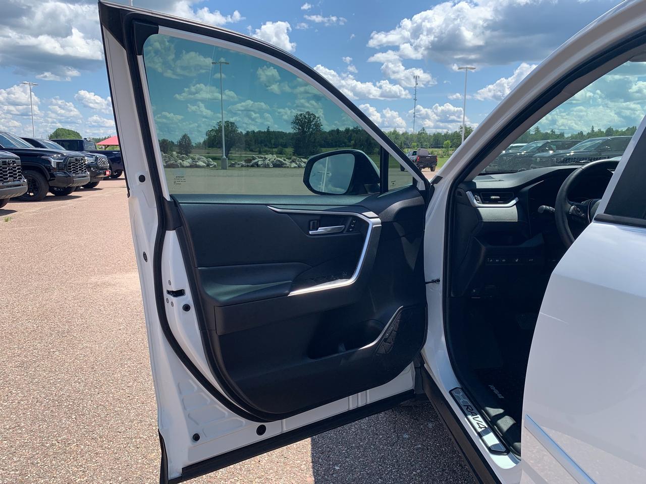2024 Toyota RAV4 Hybrid XLE Premium Photo