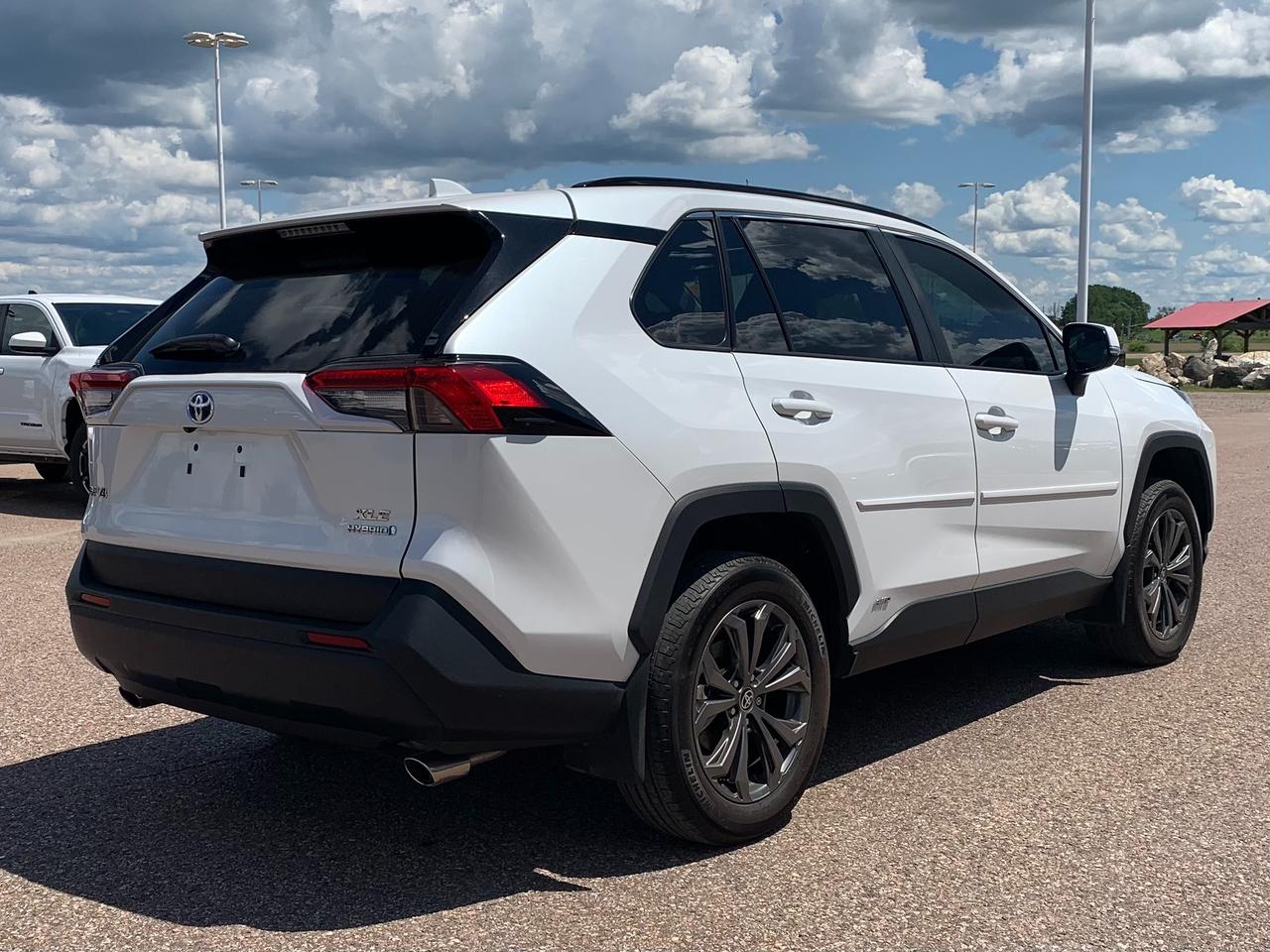 2024 Toyota RAV4 Hybrid XLE Premium Photo