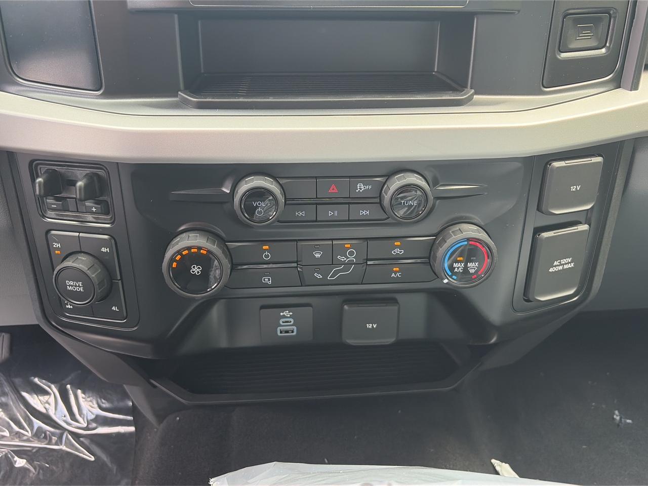2026 Ford F-350 Super Duty SRW XLT 4WD Super Cab 6.75' Box 613A Photo