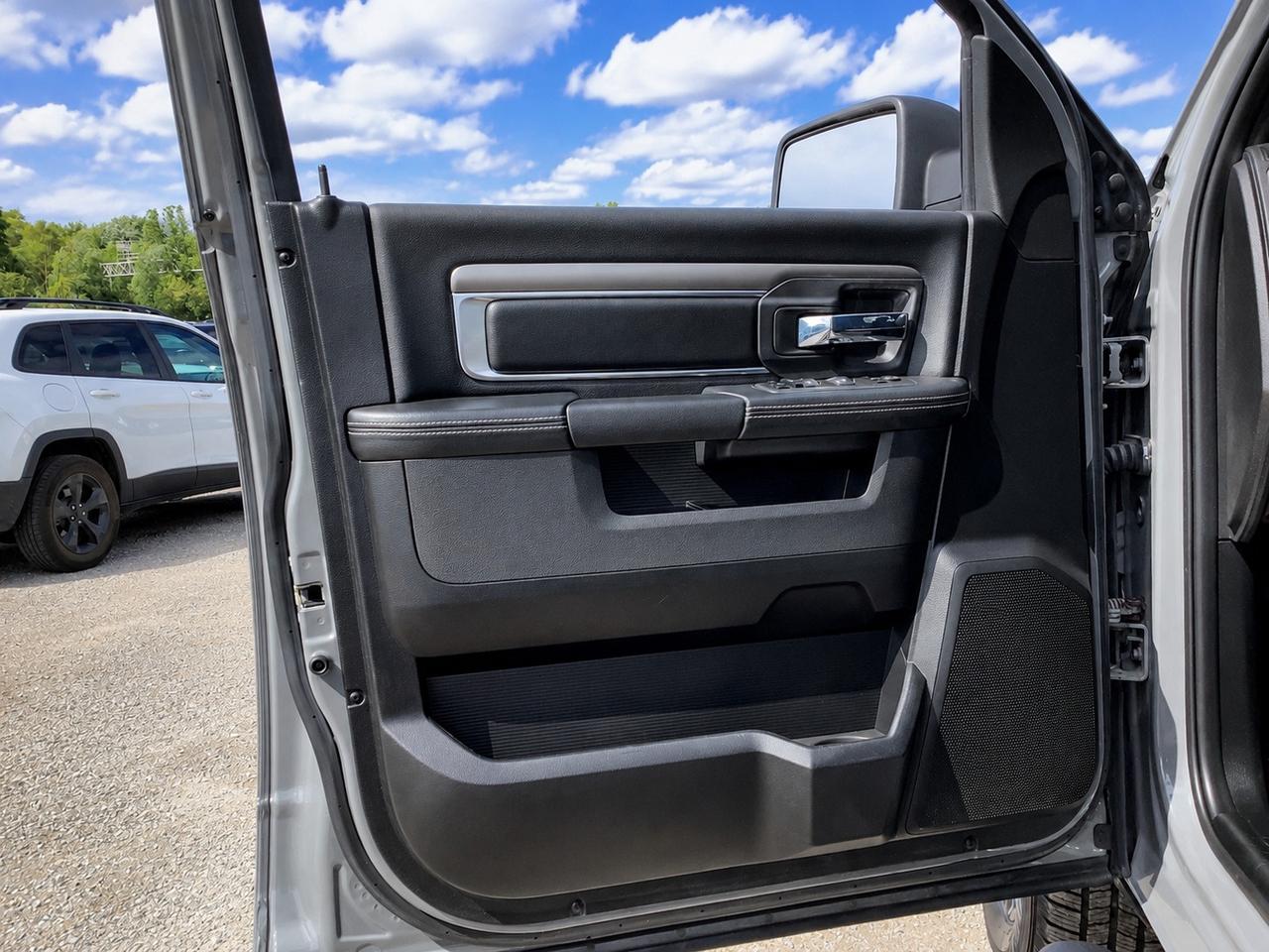 2022 RAM 1500 Classic Warlock Crew V8 | Ceramic Grey | Max Tow | 4X4 Photo