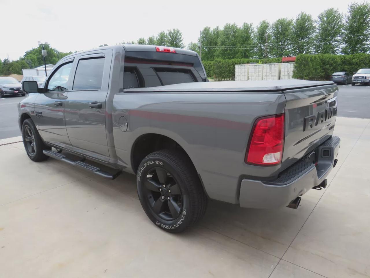 2022 RAM 1500 Classic EXPRESS Photo
