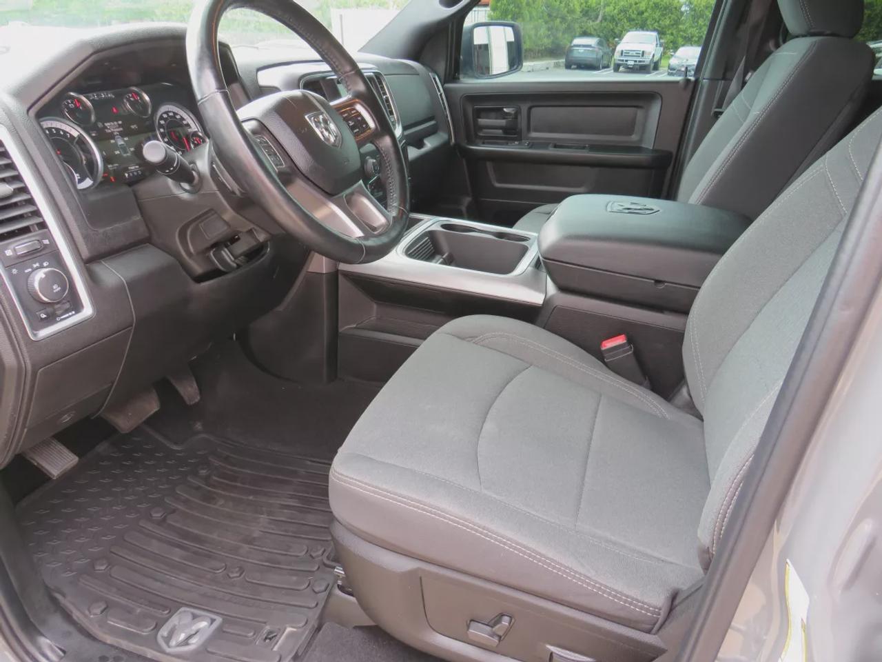 2022 RAM 1500 Classic EXPRESS Photo