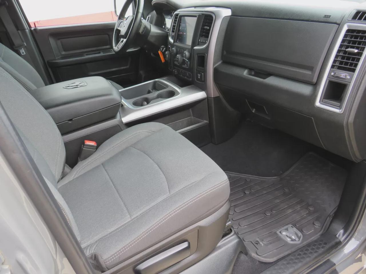 2022 RAM 1500 Classic EXPRESS Photo