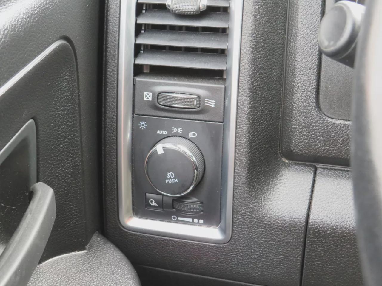 2022 RAM 1500 Classic EXPRESS Photo