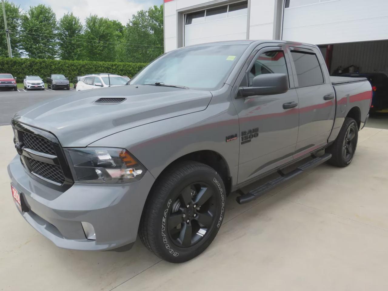 2022 RAM 1500 Classic EXPRESS Photo