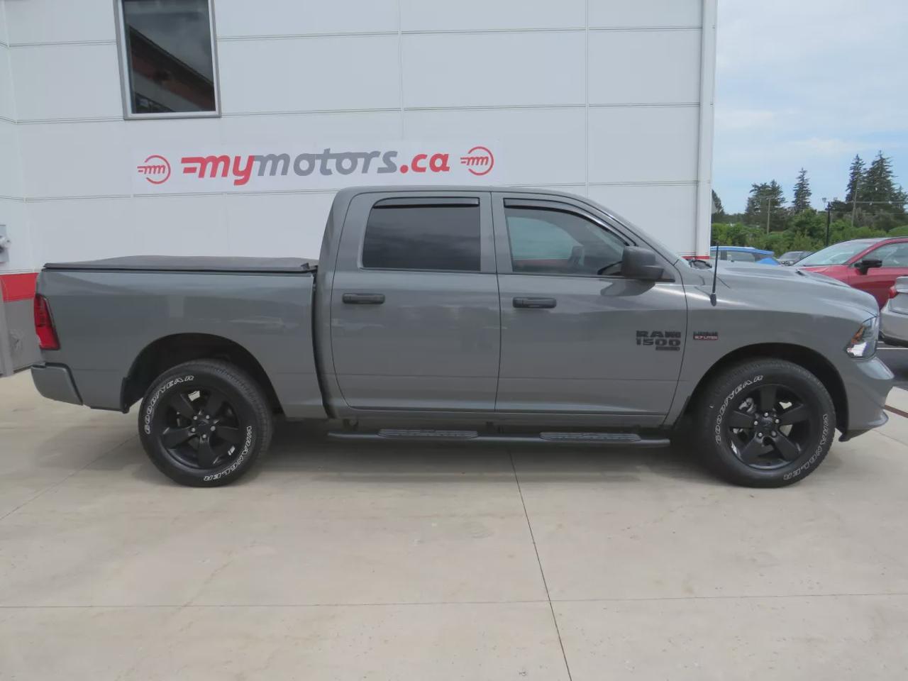2022 RAM 1500 Classic EXPRESS Photo