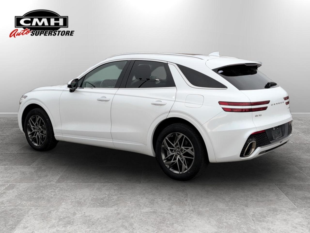 2023 Genesis GV70 2.5T Advanced  **CLEAN CARFAX** Photo2