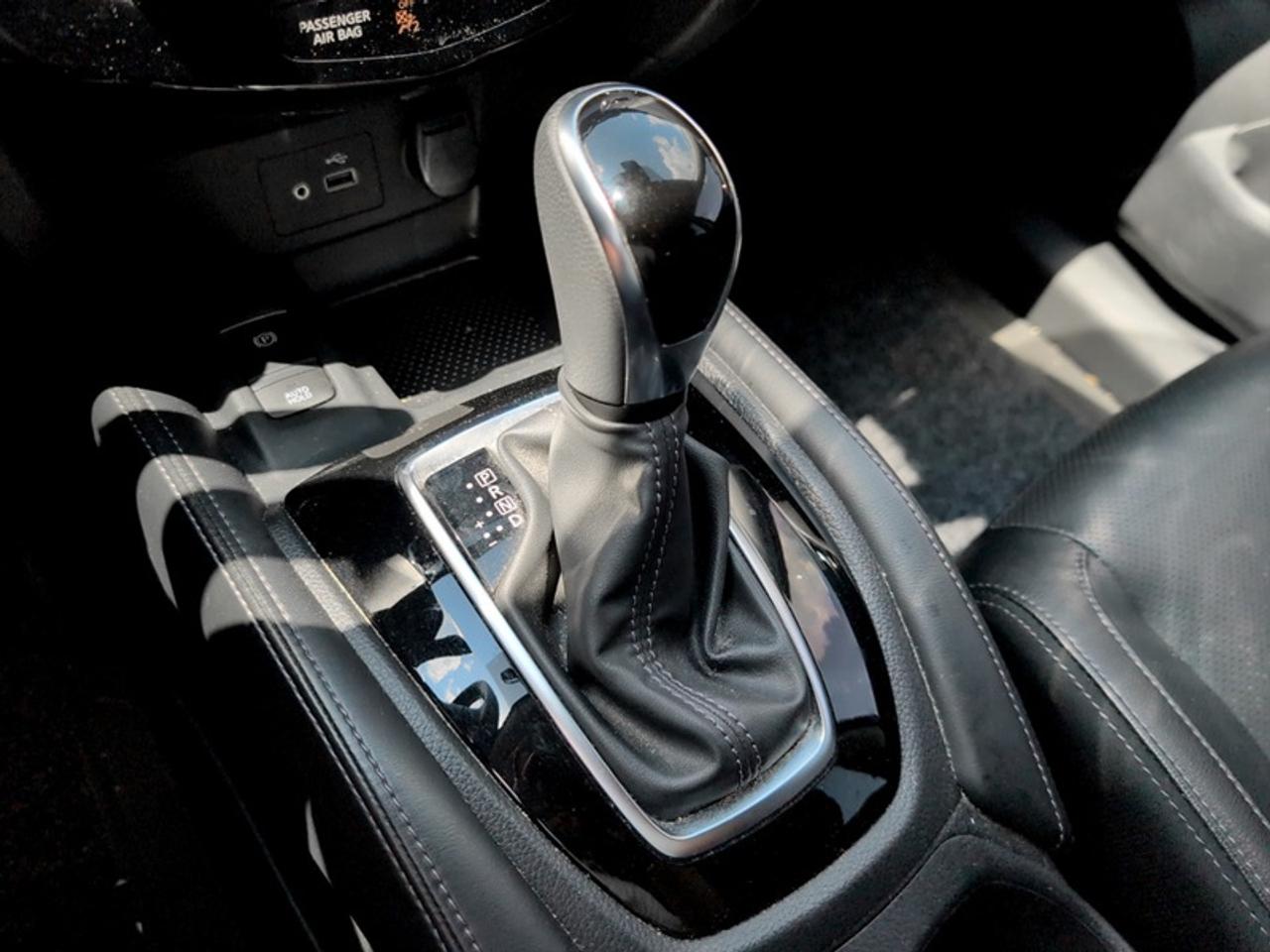 2019 Nissan Rogue SL  **CLEAN CARFAX - LOW KMS** Photo