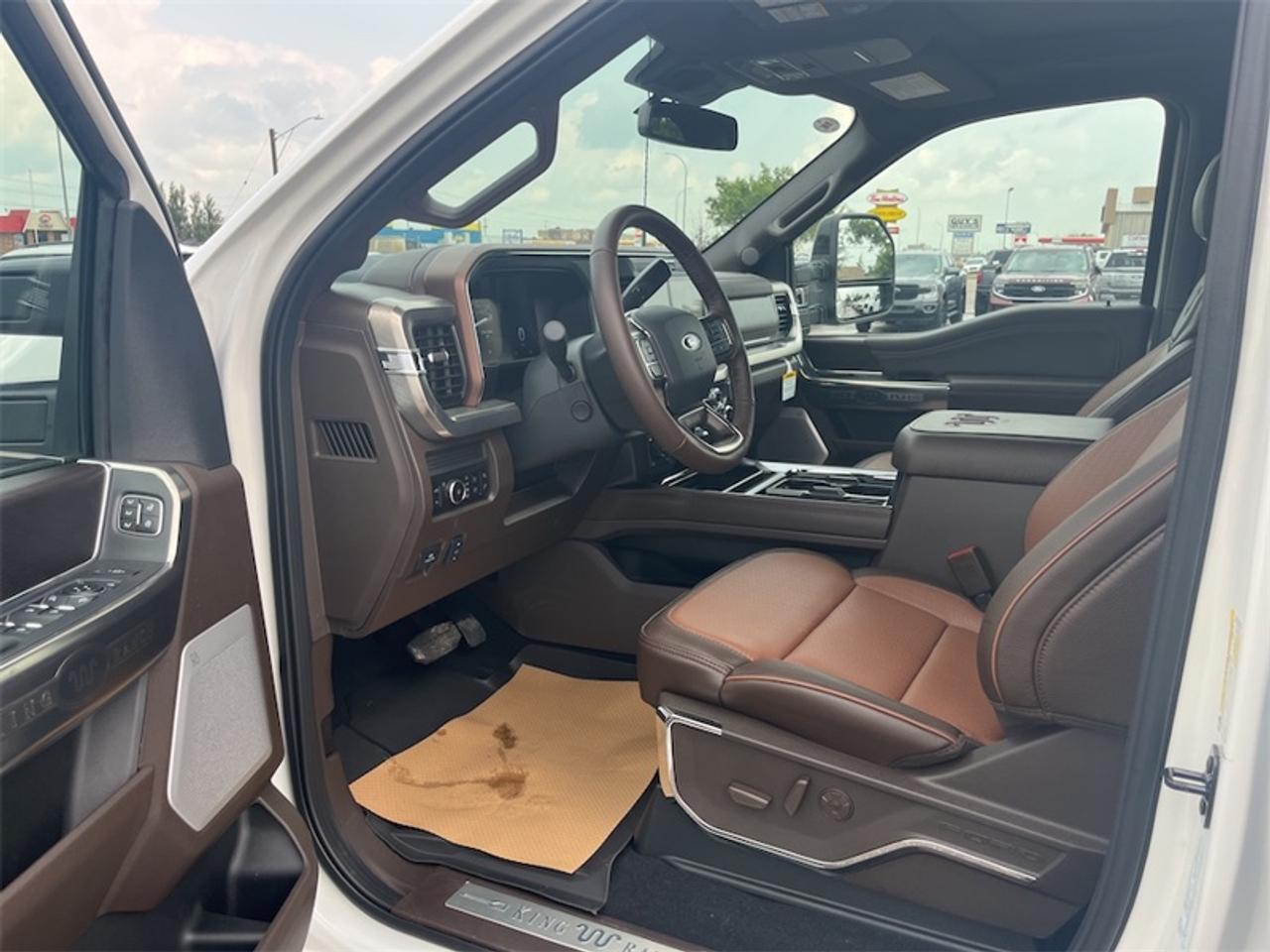 2026 Ford F-350 Super Duty King Ranch Photo5