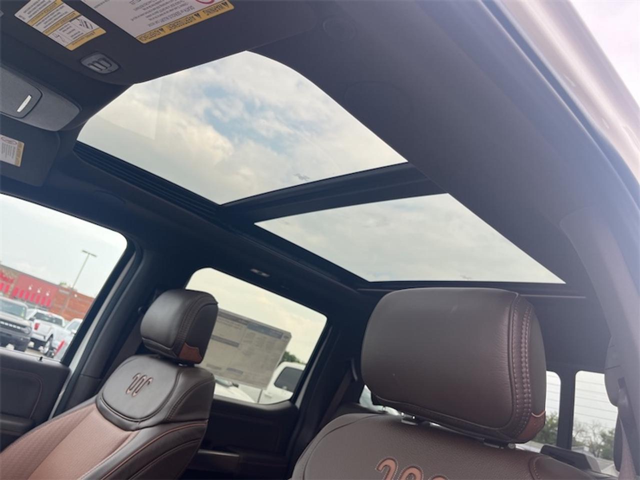 2026 Ford F-350 Super Duty King Ranch Photo5