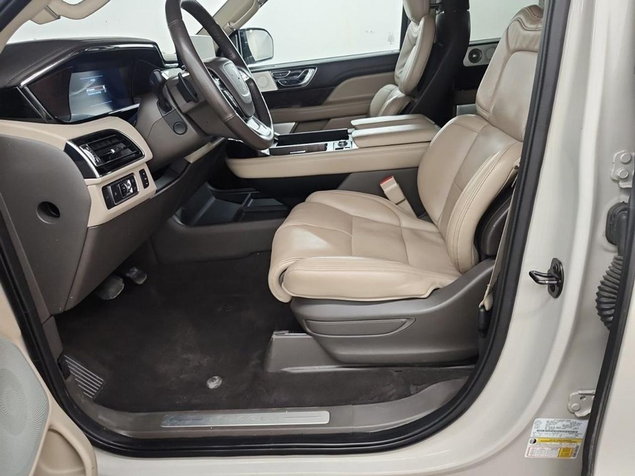 2022 Lincoln Navigator Reserve Photo4