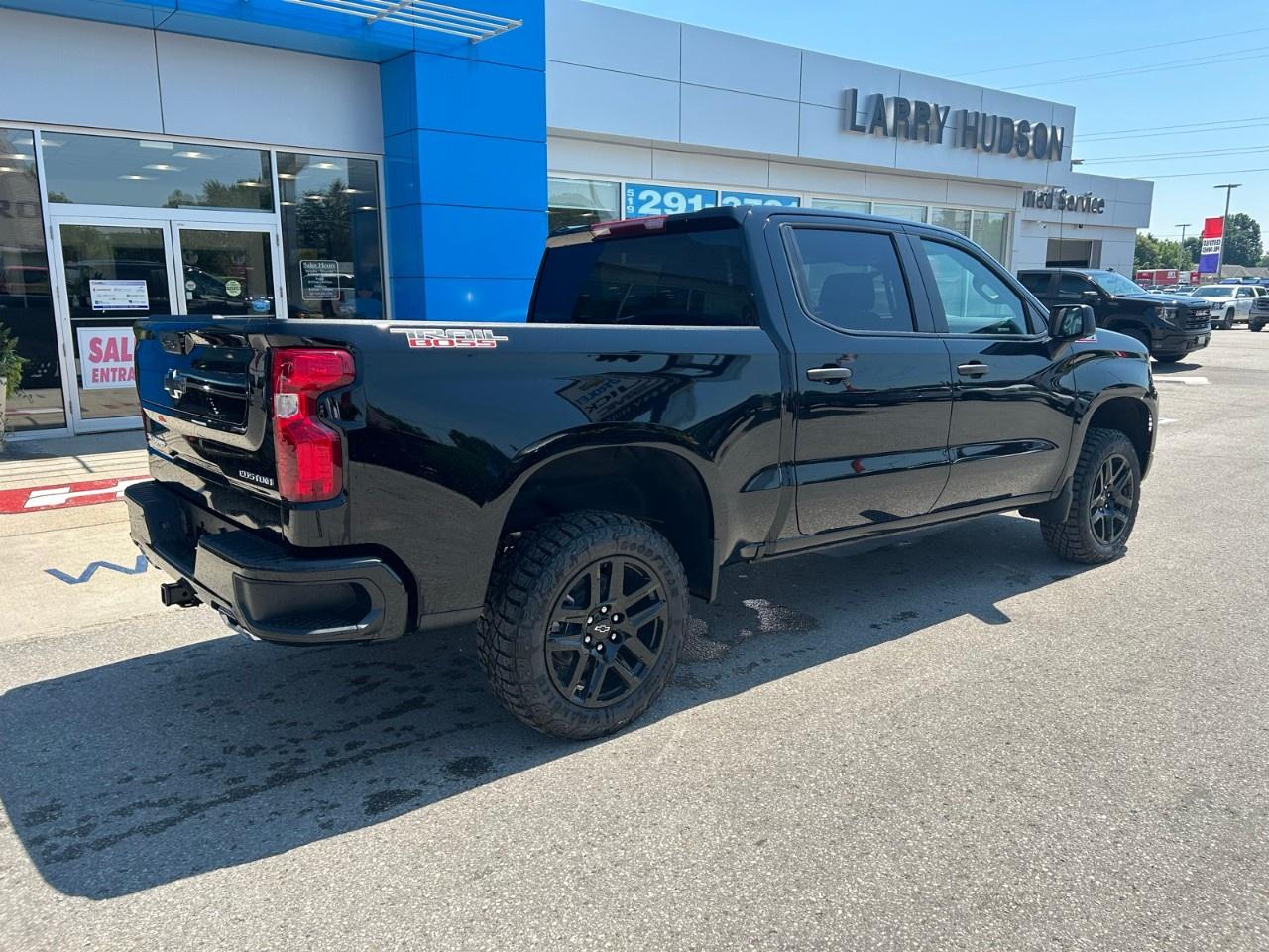 2026 Chevrolet Silverado 1500 Crew Cab Short Box 4-Wheel Drive Custom Trail Boss Photo2