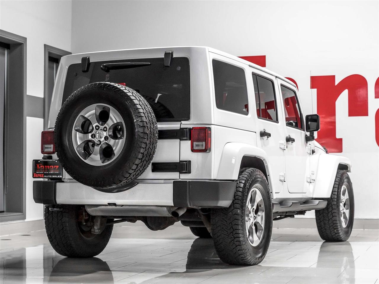 2018 Jeep Wrangler Unlimited Sahara|Accident Free|One Owner|Ontario Vehicle Photo