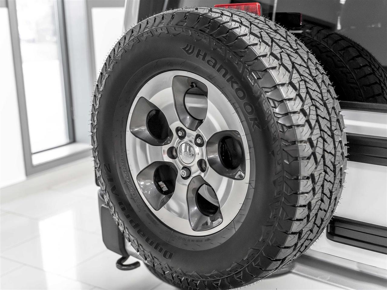 2018 Jeep Wrangler Unlimited Sahara|Accident Free|One Owner|Ontario Vehicle Photo