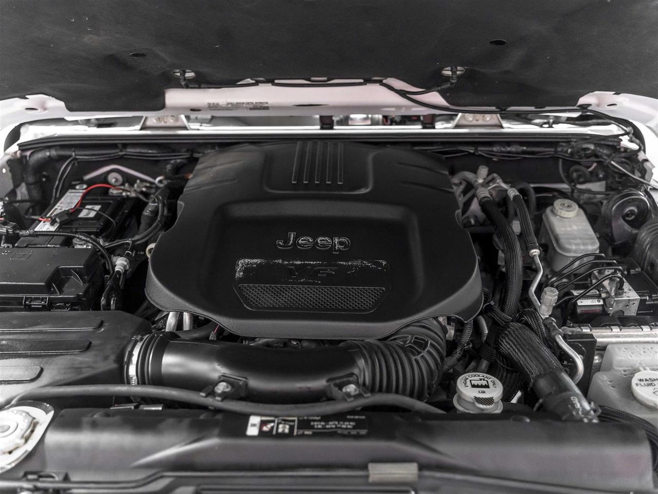 2018 Jeep Wrangler Unlimited Sahara|Accident Free|One Owner|Ontario Vehicle Photo