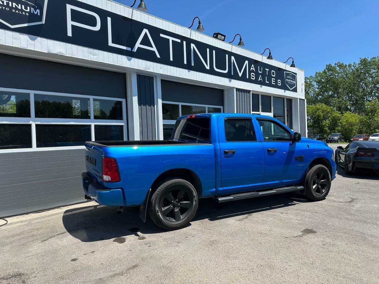 2022 RAM 1500 Classic TRADESMAN Photo2