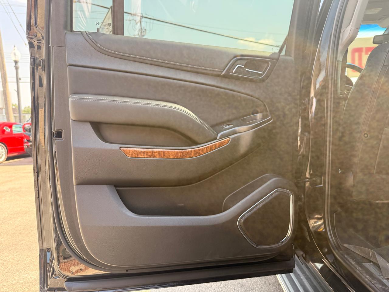 2019 Chevrolet Suburban Premier Photo