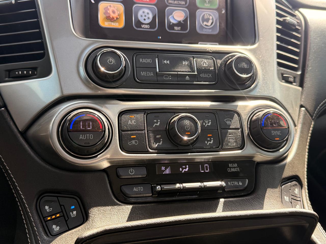 2019 Chevrolet Suburban Premier Photo