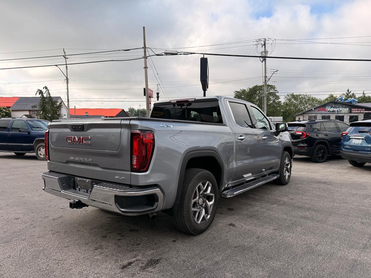 2023 GMC Sierra 1500 SLT Photo4