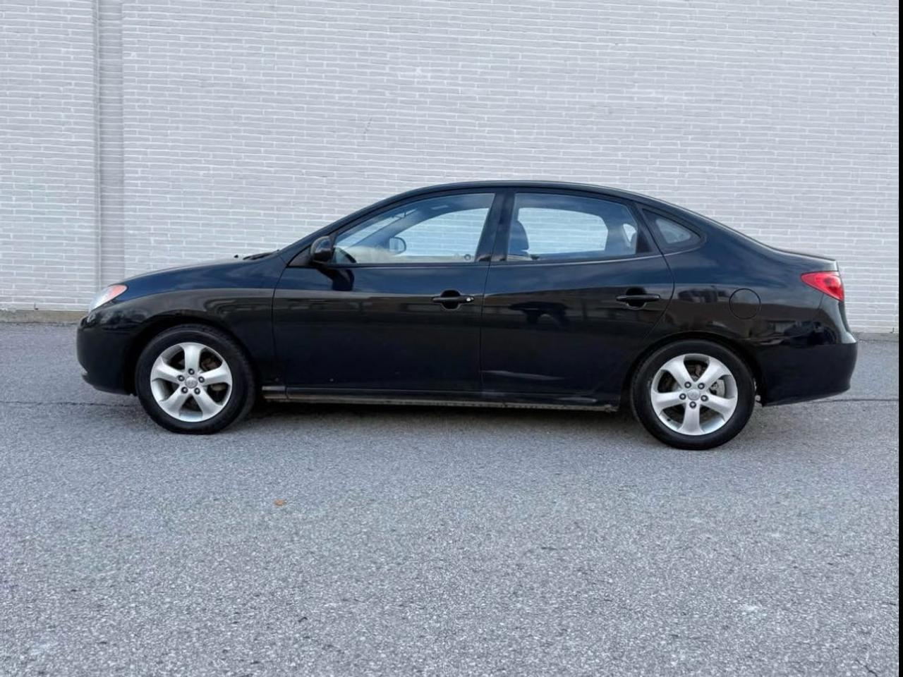 2010 Hyundai Elantra Limited - AUTO, LEATHER, SUNROOF, HEATED SEATS! - Photo #4