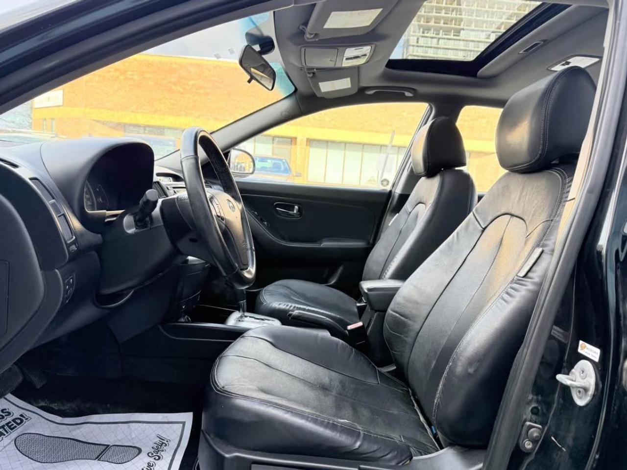 2010 Hyundai Elantra Limited - AUTO, LEATHER, SUNROOF, HEATED SEATS! Photo