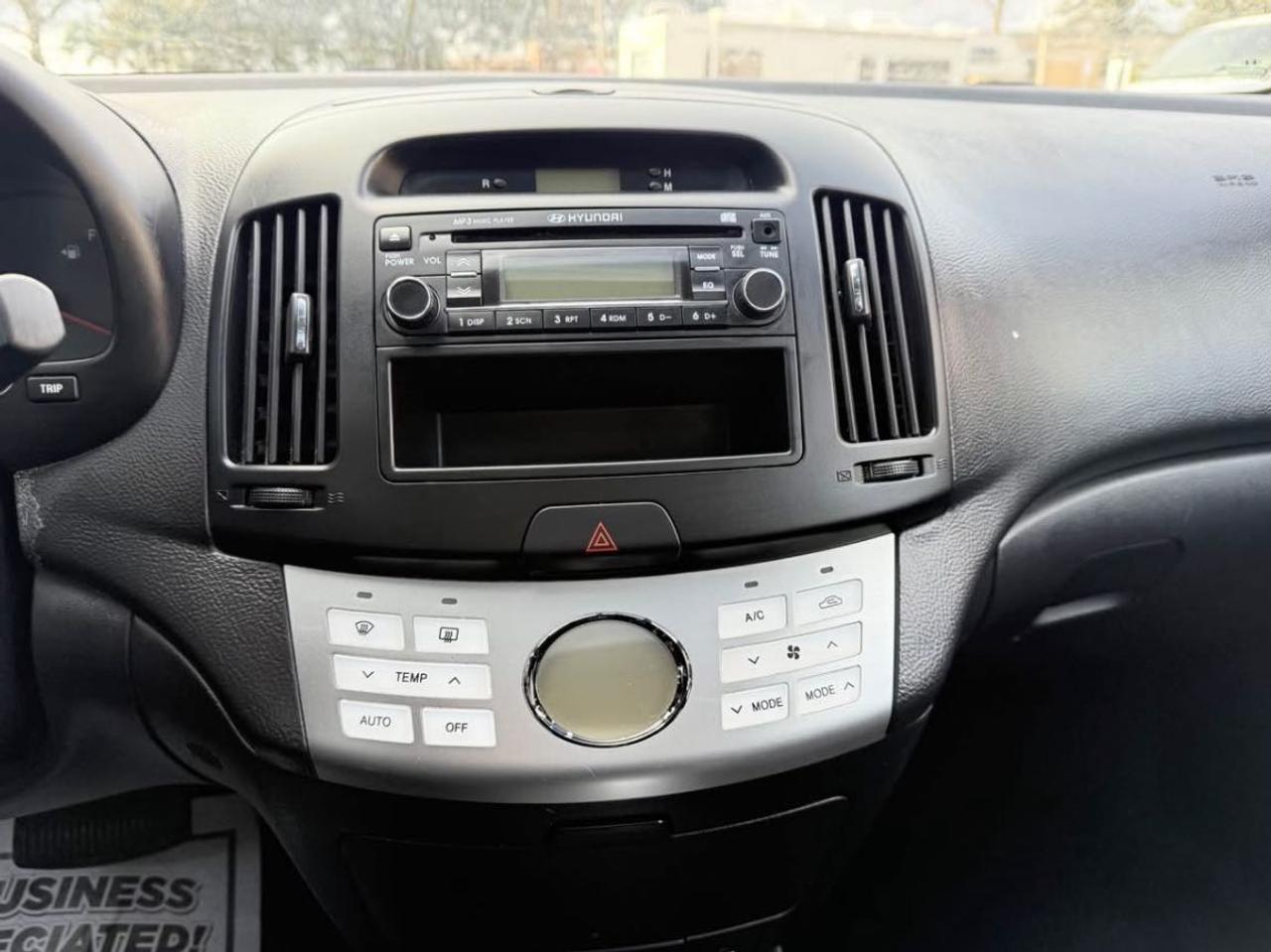 2010 Hyundai Elantra Limited - AUTO, LEATHER, SUNROOF, HEATED SEATS! Photo40