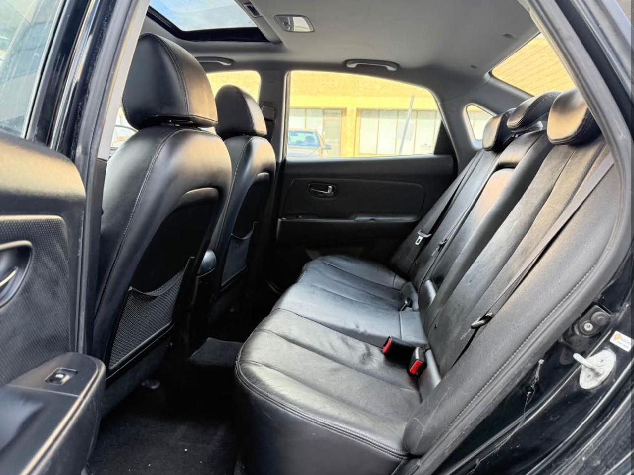 2010 Hyundai Elantra Limited - AUTO, LEATHER, SUNROOF, HEATED SEATS! Photo21