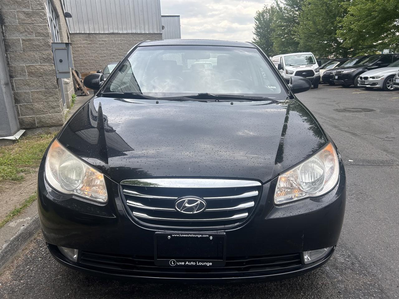 2010 Hyundai Elantra Limited - AUTO, LEATHER, SUNROOF, HEATED SEATS! Photo