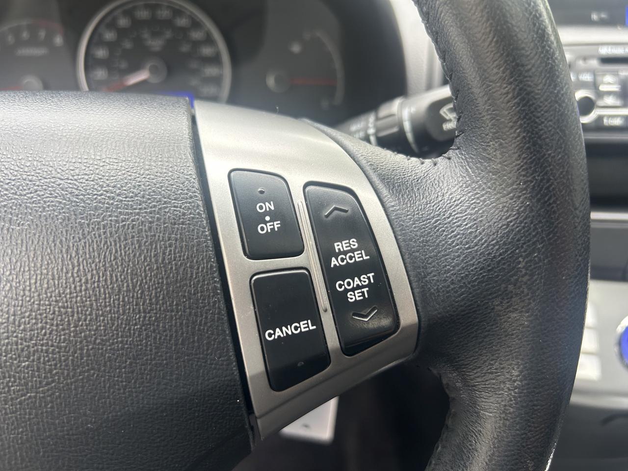 2010 Hyundai Elantra Limited - AUTO, LEATHER, SUNROOF, HEATED SEATS! Photo