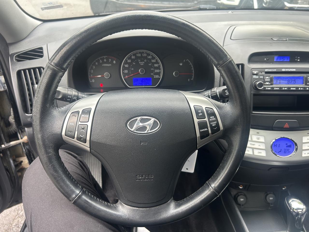 2010 Hyundai Elantra Limited - AUTO, LEATHER, SUNROOF, HEATED SEATS! - Photo #15