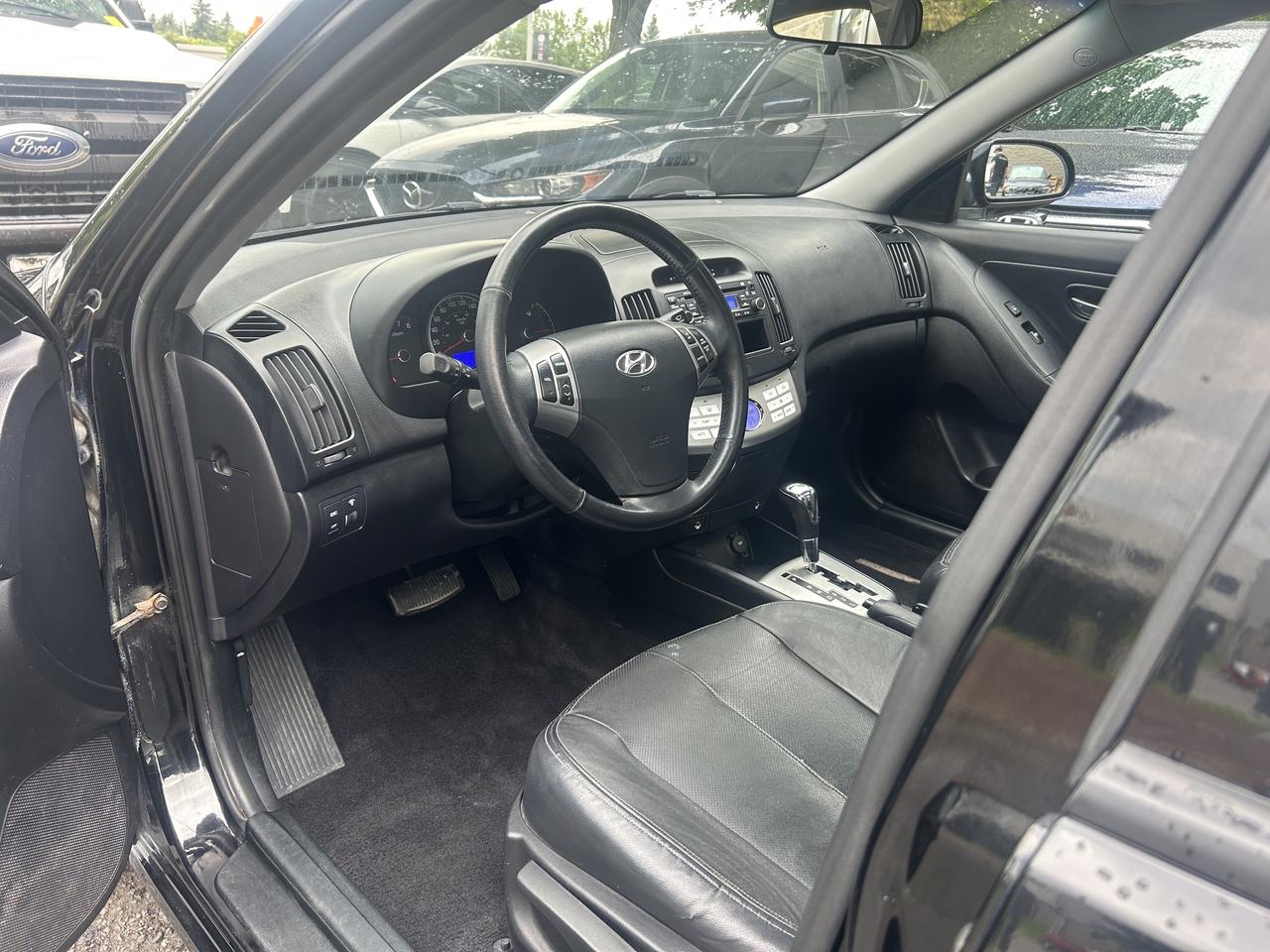 2010 Hyundai Elantra Limited - AUTO, LEATHER, SUNROOF, HEATED SEATS! Photo