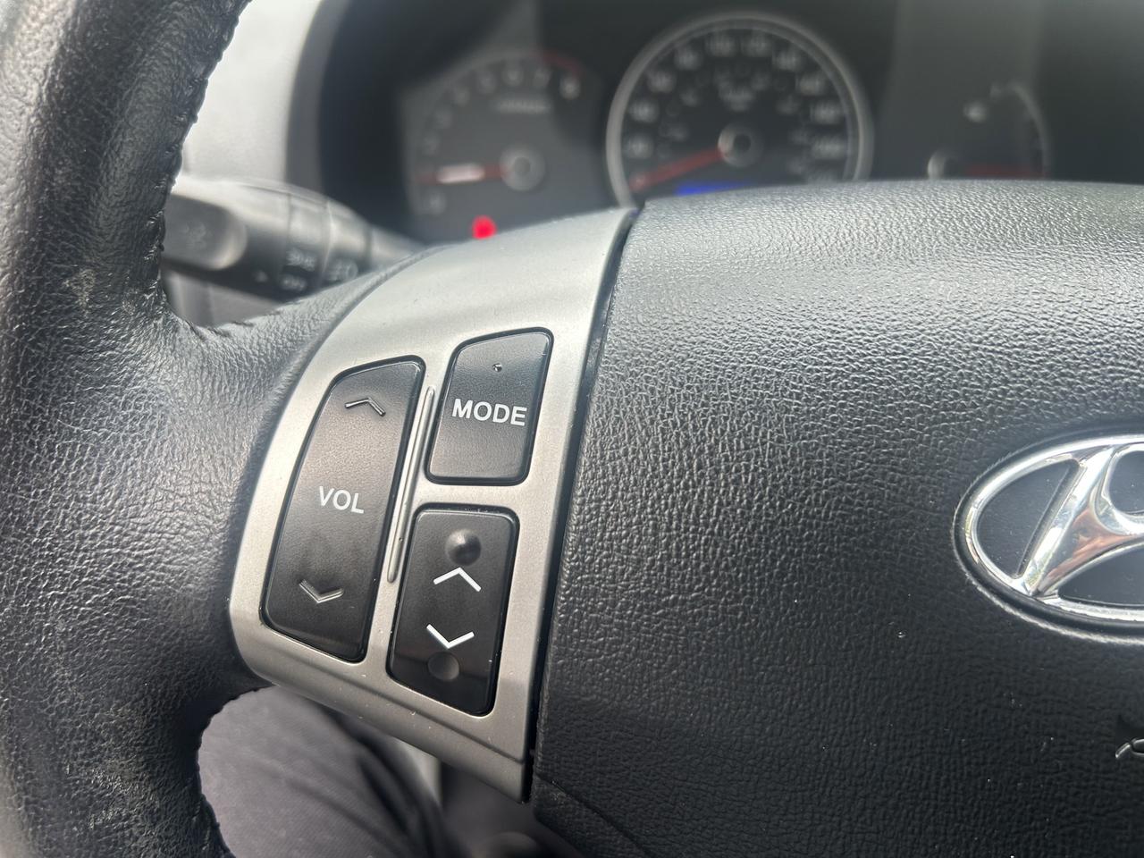 2010 Hyundai Elantra Limited - AUTO, LEATHER, SUNROOF, HEATED SEATS! - Photo #16
