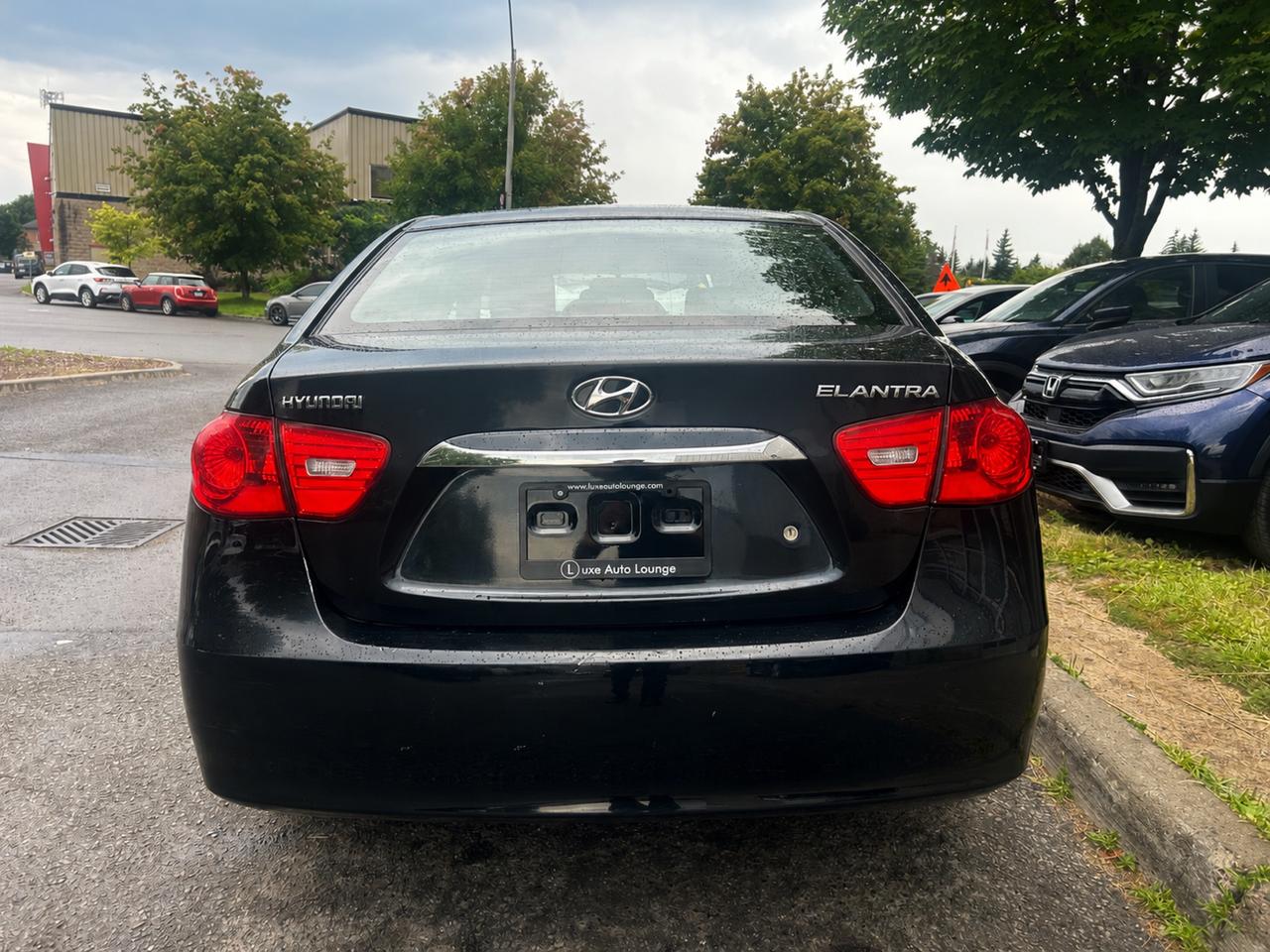 2010 Hyundai Elantra Limited - AUTO, LEATHER, SUNROOF, HEATED SEATS! Photo