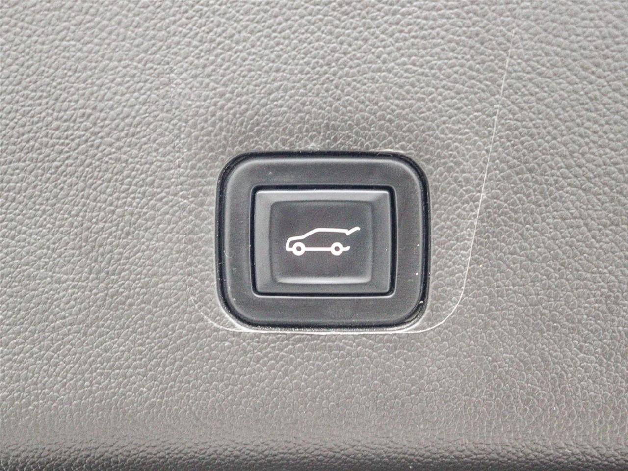 2023 Chevrolet Traverse LT Cloth All-Wheel Drive Photo