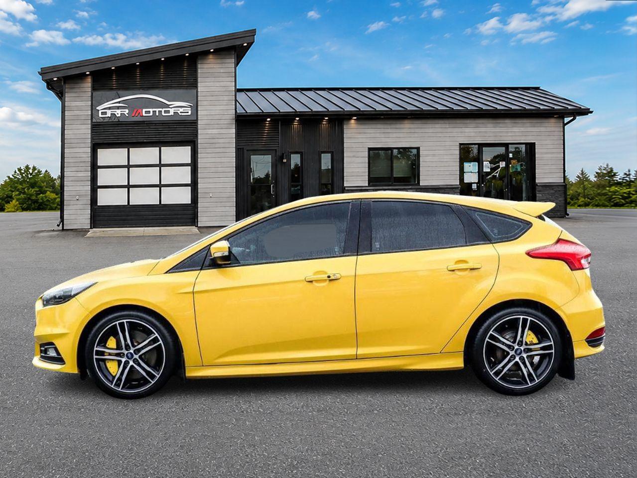 2018 Ford Focus ST Base 4dr Hatchback Photo