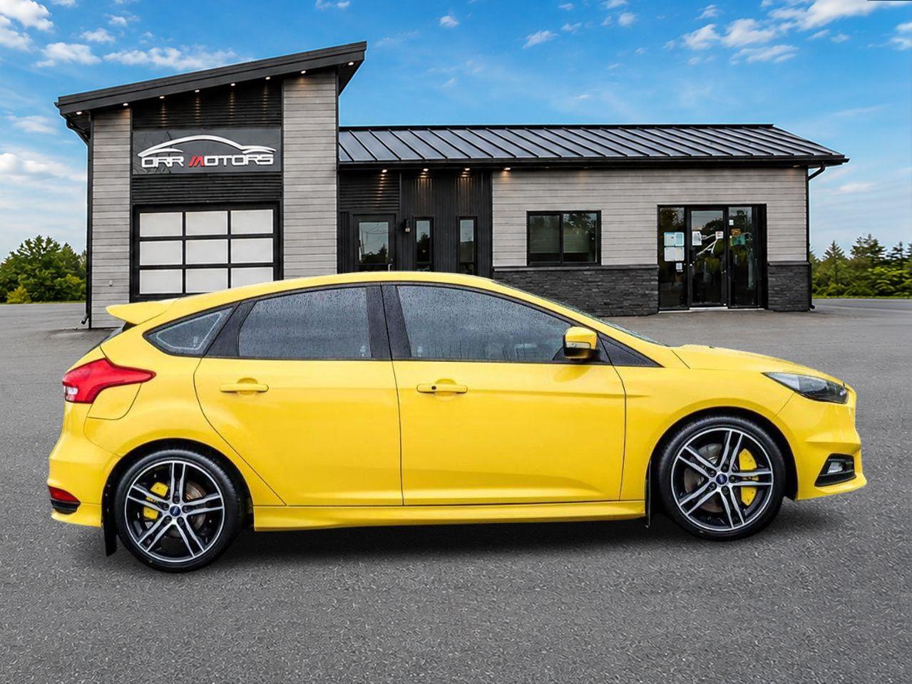 2018 Ford Focus ST Base 4dr Hatchback Photo