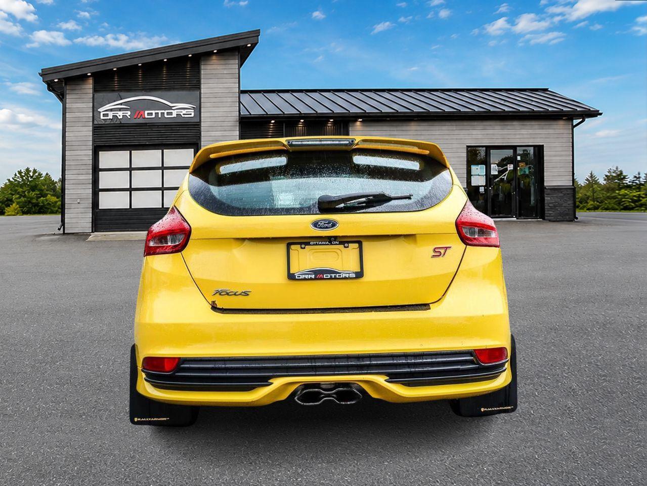 2018 Ford Focus ST Base 4dr Hatchback Photo