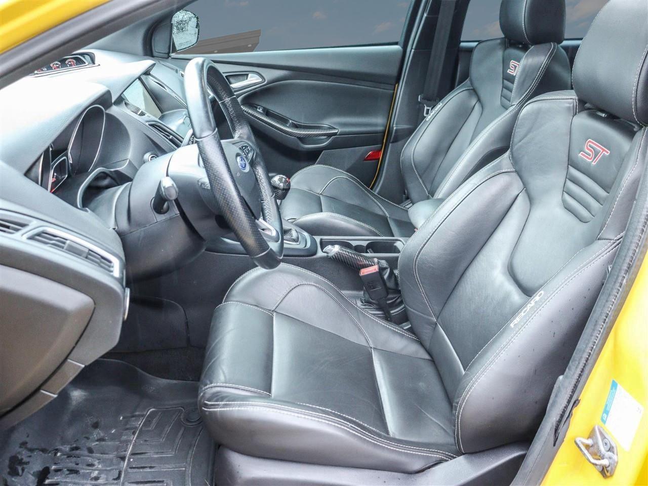 2018 Ford Focus ST Base 4dr Hatchback Photo