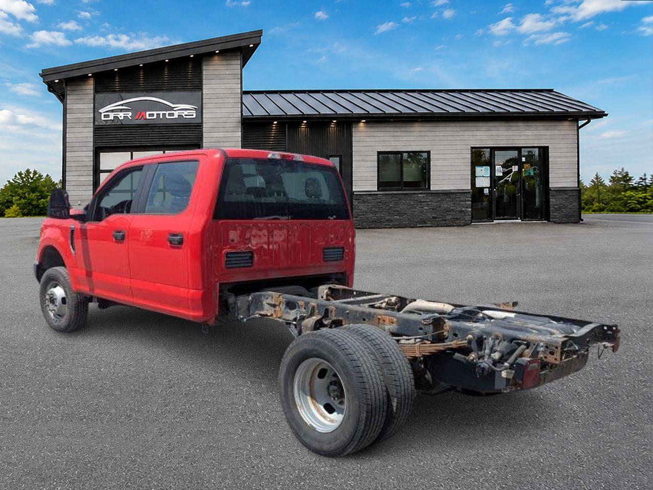 2017 Ford F-350 Chassis XL 4x4 SD Crew Cab 179 in. WB DRW Photo1