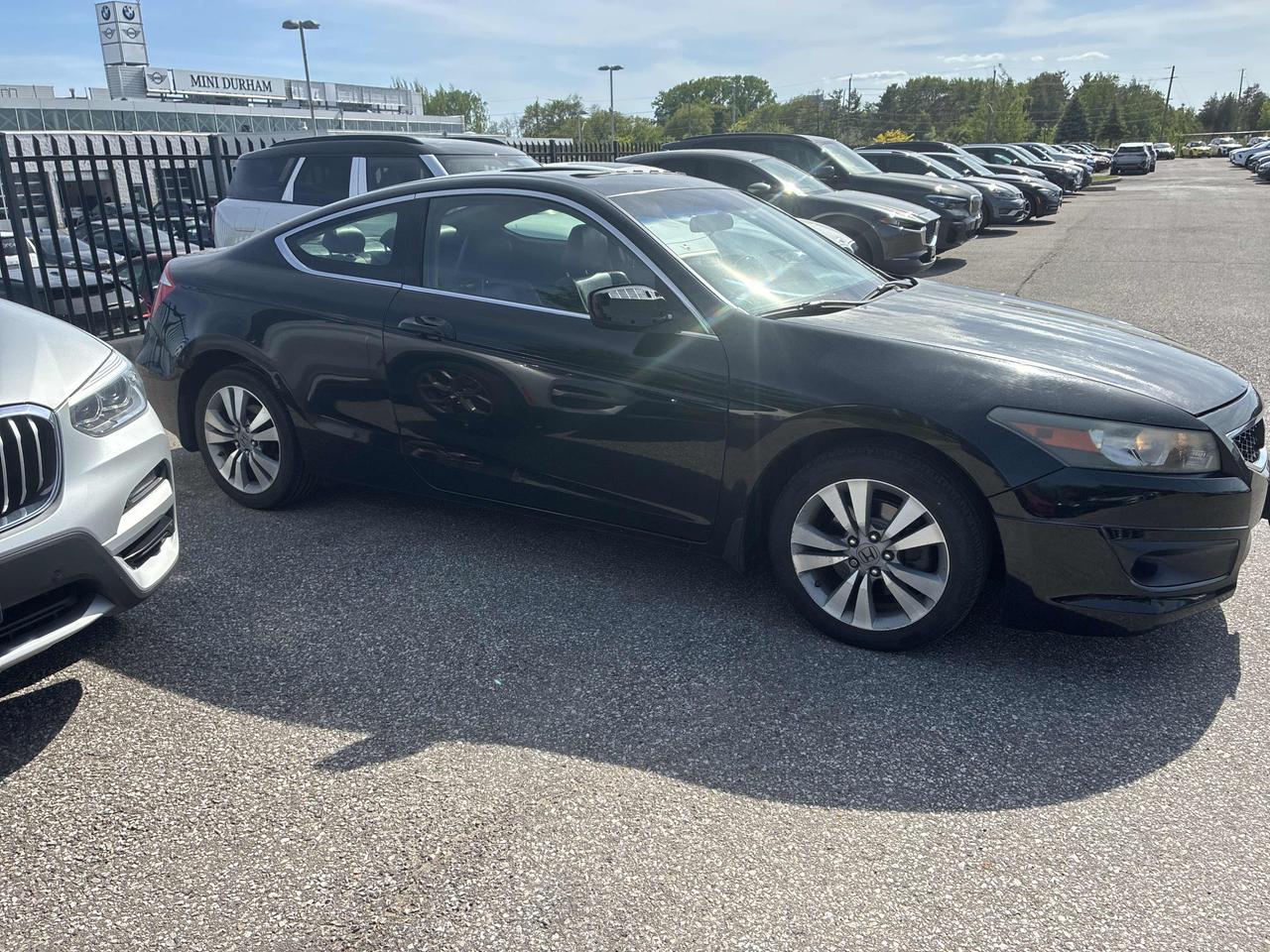 2010 Honda Accord EX-L - AUTO, LEATHER, SUNROOF, HEATED SEATS!! Photo