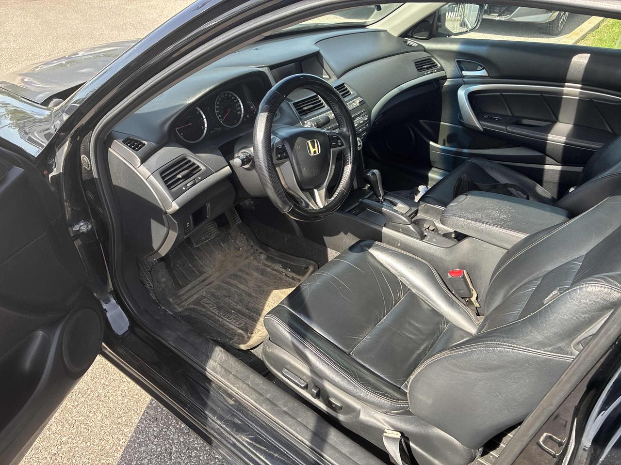 2010 Honda Accord EX-L - AUTO, LEATHER, SUNROOF, HEATED SEATS!! Photo