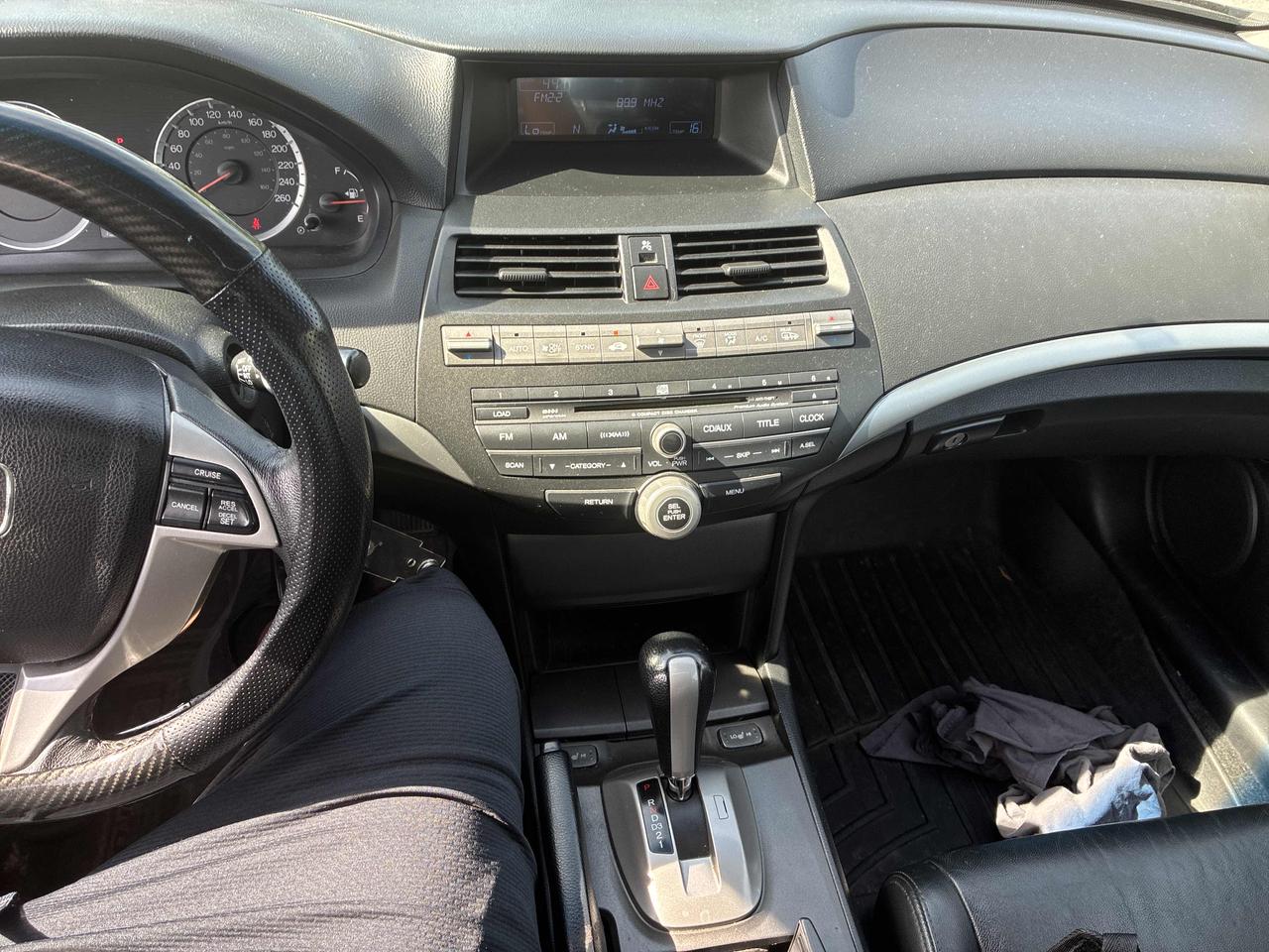 2010 Honda Accord EX-L - AUTO, LEATHER, SUNROOF, HEATED SEATS!! Photo