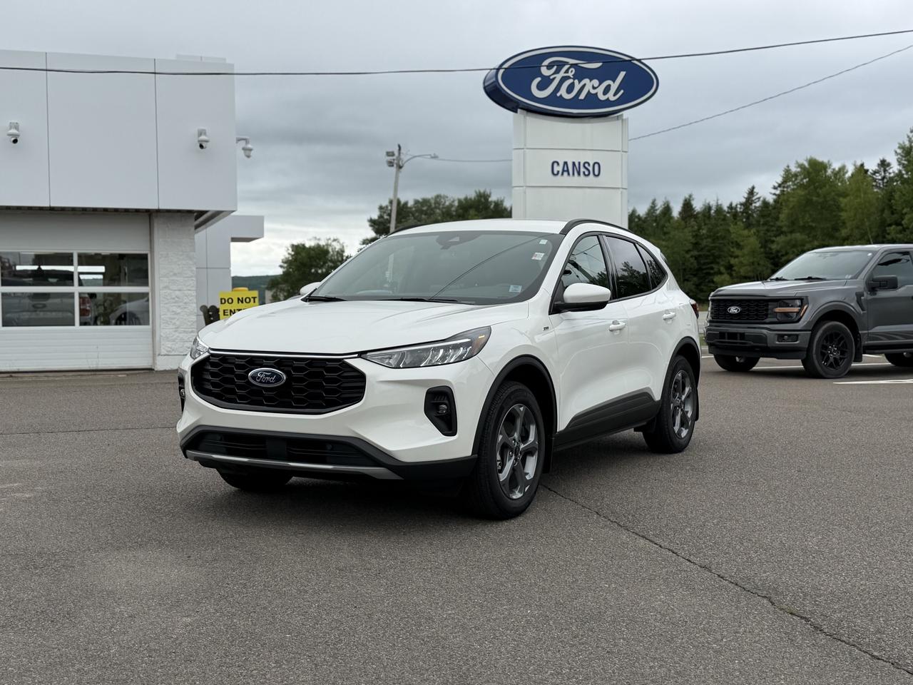 2026 Ford Escape ST-Line Select AWD Photo2